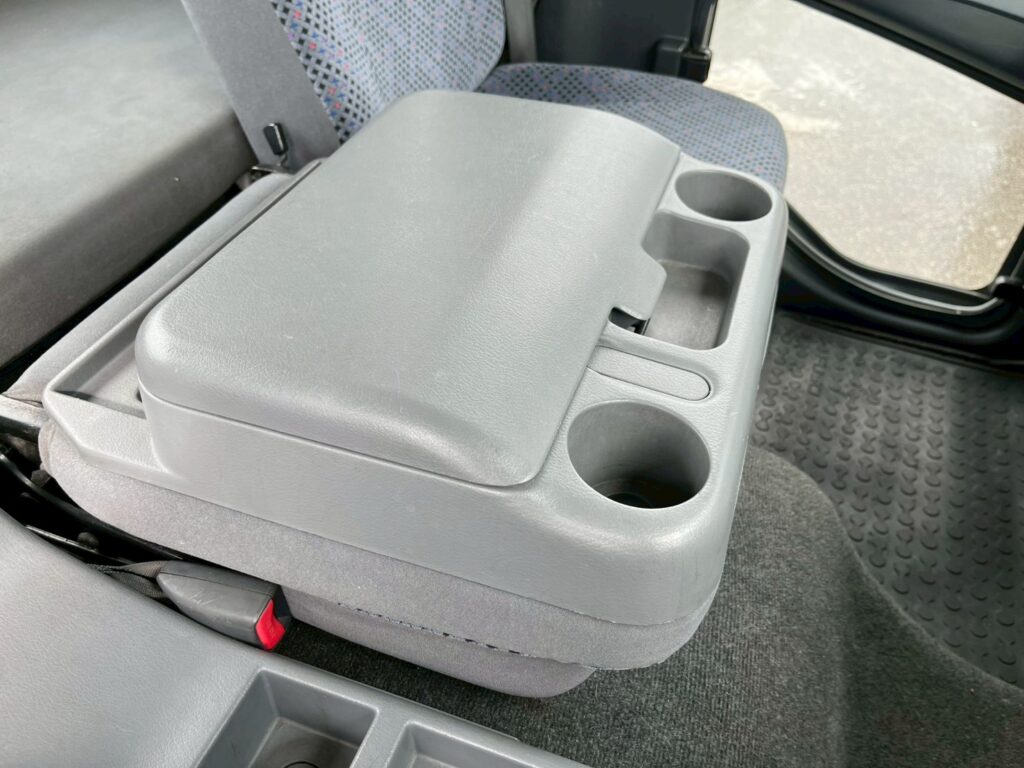 【平成２１年】　三菱　ファイター　４トン　ハイジャッキセルフ　★ウインチ付　★ベッド付　(車検1年付）【お問い合わせは北見店へ～TEL0157-57-7166～】