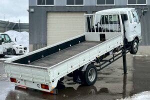 サムネイル: 【平成２１年】　三菱　ファイター　４トン　ハイジャッキセルフ　★ウインチ付　★ベッド付　(車検1年付）【お問い合わせは北見店へ～TEL0157-57-7166～】