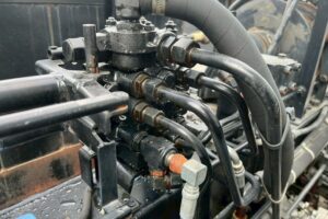 サムネイル: 【平成２１年】　三菱　ファイター　４トン　ハイジャッキセルフ　★ウインチ付　★ベッド付　(車検1年付）【お問い合わせは北見店へ～TEL0157-57-7166～】