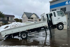 サムネイル: 【平成２１年】　三菱　ファイター　４トン　ハイジャッキセルフ　★ウインチ付　★ベッド付　(車検1年付）【お問い合わせは北見店へ～TEL0157-57-7166～】