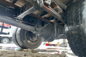 サムネイル: 【平成２１年】　三菱　ファイター　４トン　ハイジャッキセルフ　★ウインチ付　★ベッド付　(車検1年付）【お問い合わせは北見店へ～TEL0157-57-7166～】