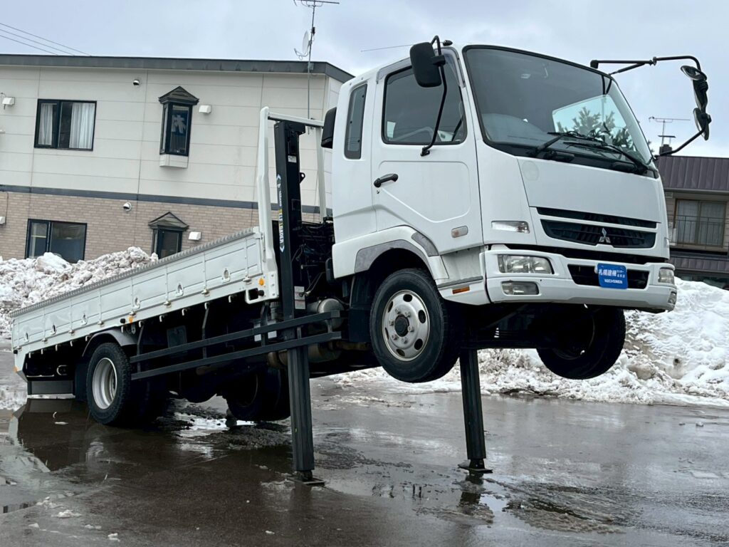 【平成２１年】　三菱　ファイター　４トン　ハイジャッキセルフ　★ウインチ付　★ベッド付　(車検1年付）【お問い合わせは北見店へ～TEL0157-57-7166～】