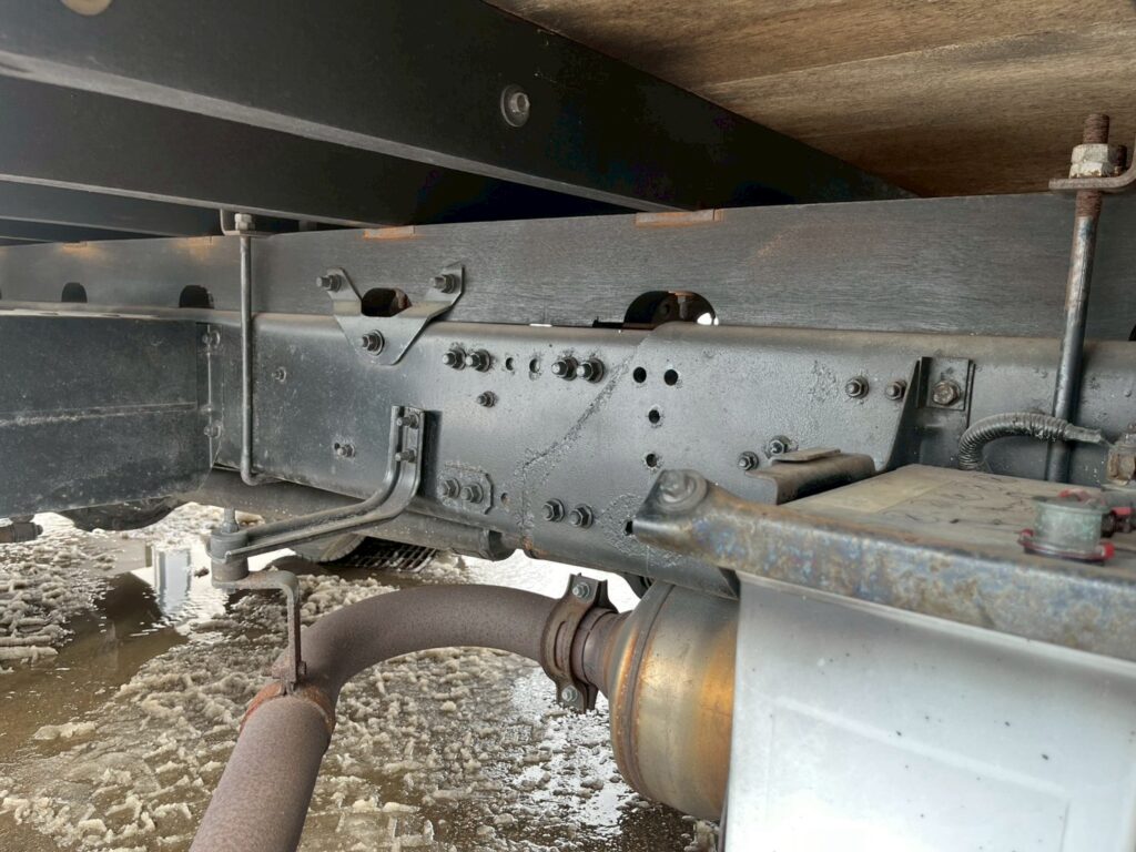 【平成２１年】　三菱　ファイター　４トン　ハイジャッキセルフ　★ウインチ付　★ベッド付　(車検1年付）【お問い合わせは北見店へ～TEL0157-57-7166～】