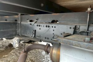 サムネイル: 【平成２１年】　三菱　ファイター　４トン　ハイジャッキセルフ　★ウインチ付　★ベッド付　(車検1年付）【お問い合わせは北見店へ～TEL0157-57-7166～】