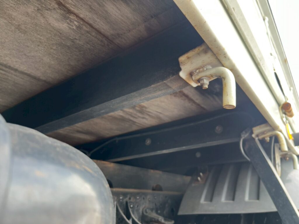 【平成２１年】　三菱　ファイター　４トン　ハイジャッキセルフ　★ウインチ付　★ベッド付　(車検1年付）【お問い合わせは北見店へ～TEL0157-57-7166～】