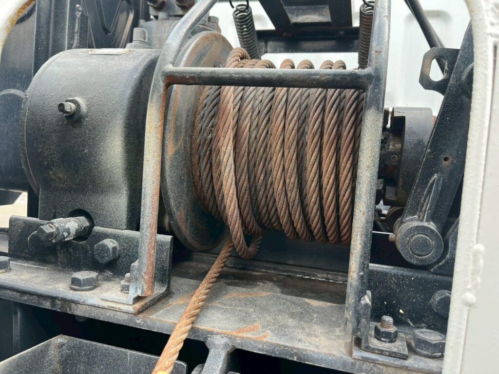 【平成２１年】　三菱　ファイター　４トン　ハイジャッキセルフ　★ウインチ付　★ベッド付　(車検1年付）【お問い合わせは北見店へ～TEL0157-57-7166～】