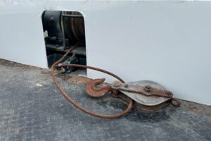 サムネイル: 【平成２１年】　三菱　ファイター　４トン　ハイジャッキセルフ　★ウインチ付　★ベッド付　(車検1年付）【お問い合わせは北見店へ～TEL0157-57-7166～】