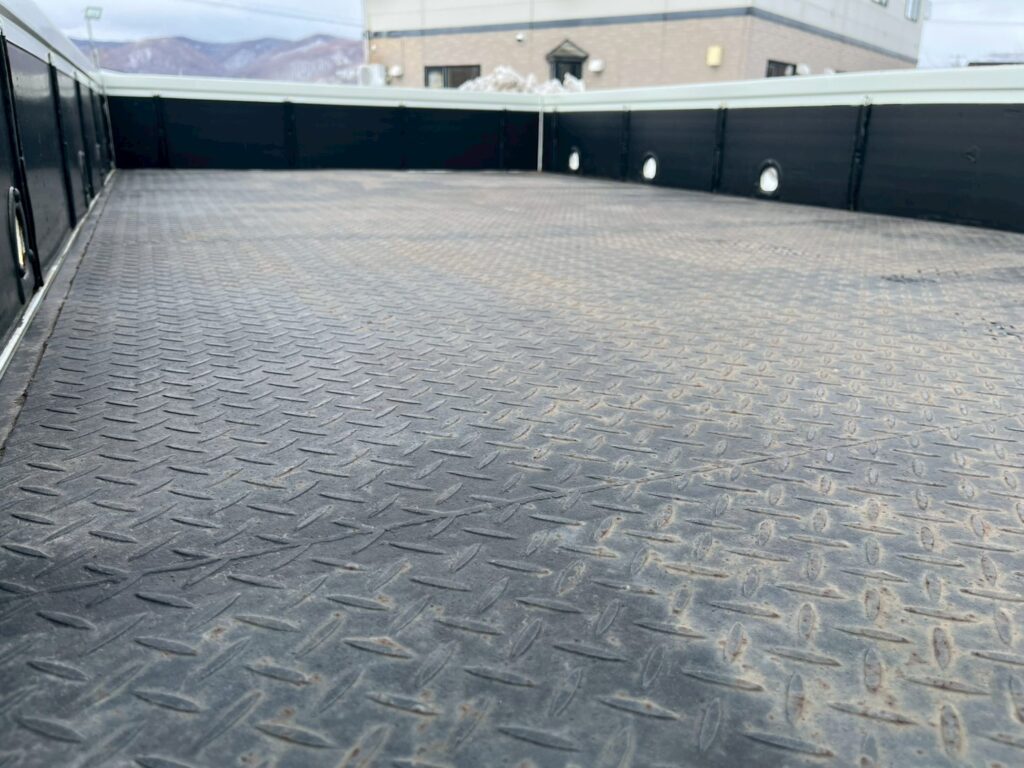 【平成２１年】　三菱　ファイター　４トン　ハイジャッキセルフ　★ウインチ付　★ベッド付　(車検1年付）【お問い合わせは北見店へ～TEL0157-57-7166～】