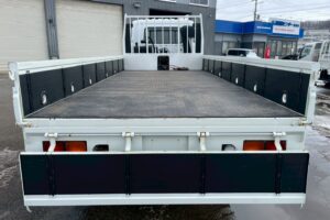 サムネイル: 【平成２１年】　三菱　ファイター　４トン　ハイジャッキセルフ　★ウインチ付　★ベッド付　(車検1年付）【お問い合わせは北見店へ～TEL0157-57-7166～】