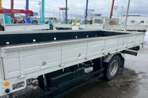 サムネイル: 【平成２１年】　三菱　ファイター　４トン　ハイジャッキセルフ　★ウインチ付　★ベッド付　(車検1年付）【お問い合わせは北見店へ～TEL0157-57-7166～】