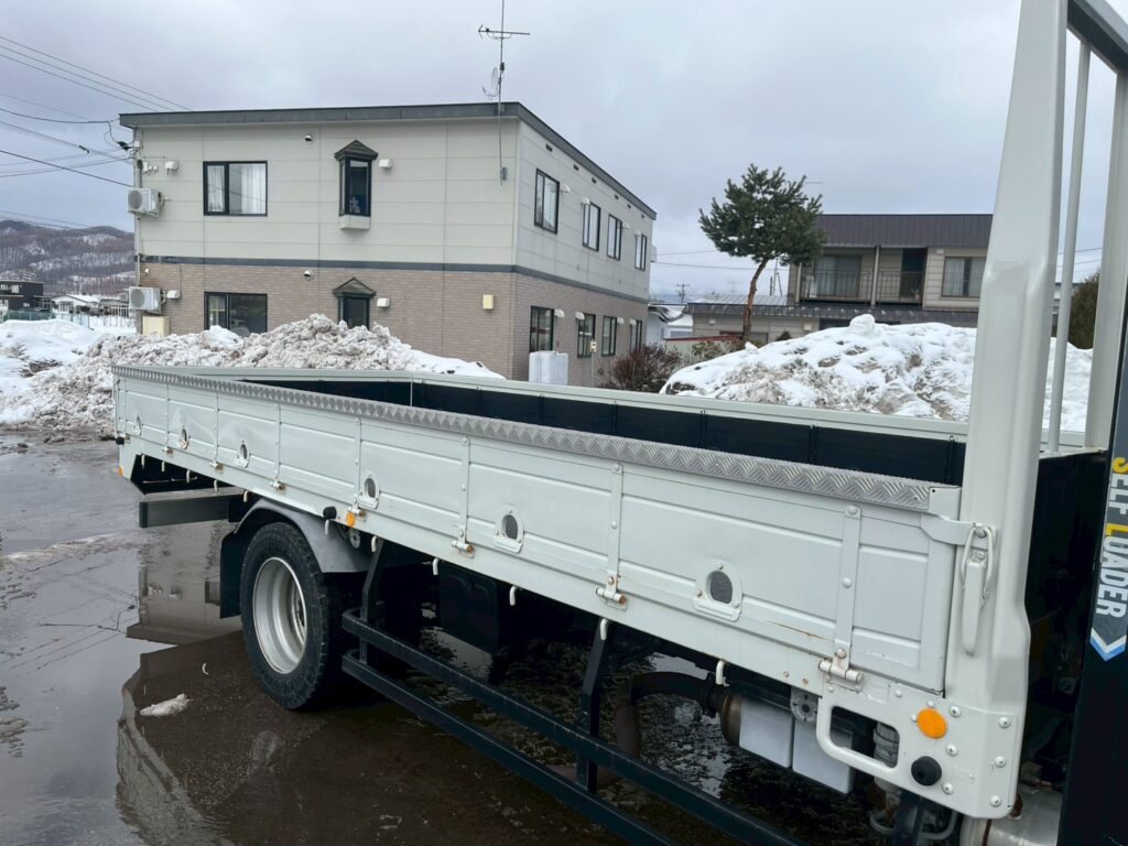 【平成２１年】　三菱　ファイター　４トン　ハイジャッキセルフ　★ウインチ付　★ベッド付　(車検1年付）【お問い合わせは北見店へ～TEL0157-57-7166～】