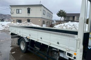 サムネイル: 【平成２１年】　三菱　ファイター　４トン　ハイジャッキセルフ　★ウインチ付　★ベッド付　(車検1年付）【お問い合わせは北見店へ～TEL0157-57-7166～】