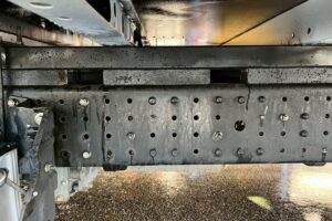 サムネイル: 【平成29年式】三菱　キャンター　2t平ボデー　セミワイド　ロング　車検令和9年1月まで！　【お問い合わせは北見店へ～TEL0157-57-7166～】