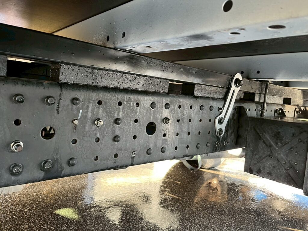 【平成29年式】三菱　キャンター　2t平ボデー　セミワイド　ロング　車検令和9年1月まで！　【お問い合わせは北見店へ～TEL0157-57-7166～】