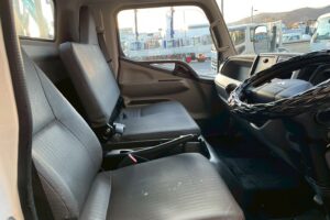 サムネイル: 【平成29年式】三菱　キャンター　2t平ボデー　セミワイド　ロング　車検令和9年1月まで！　【お問い合わせは北見店へ～TEL0157-57-7166～】