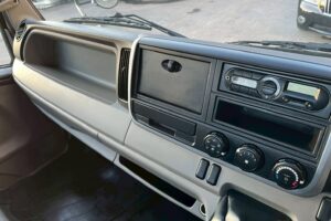 サムネイル: 【平成29年式】三菱　キャンター　2t平ボデー　セミワイド　ロング　車検令和9年1月まで！　【お問い合わせは北見店へ～TEL0157-57-7166～】