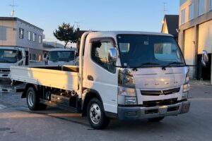 サムネイル: 【平成29年式】三菱　キャンター　2t平ボデー　セミワイド　ロング　車検令和9年1月まで！　【お問い合わせは北見店へ～TEL0157-57-7166～】