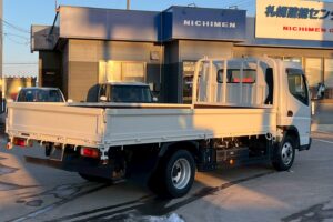 サムネイル: 【平成29年式】三菱　キャンター　2t平ボデー　セミワイド　ロング　車検令和9年1月まで！　【お問い合わせは北見店へ～TEL0157-57-7166～】