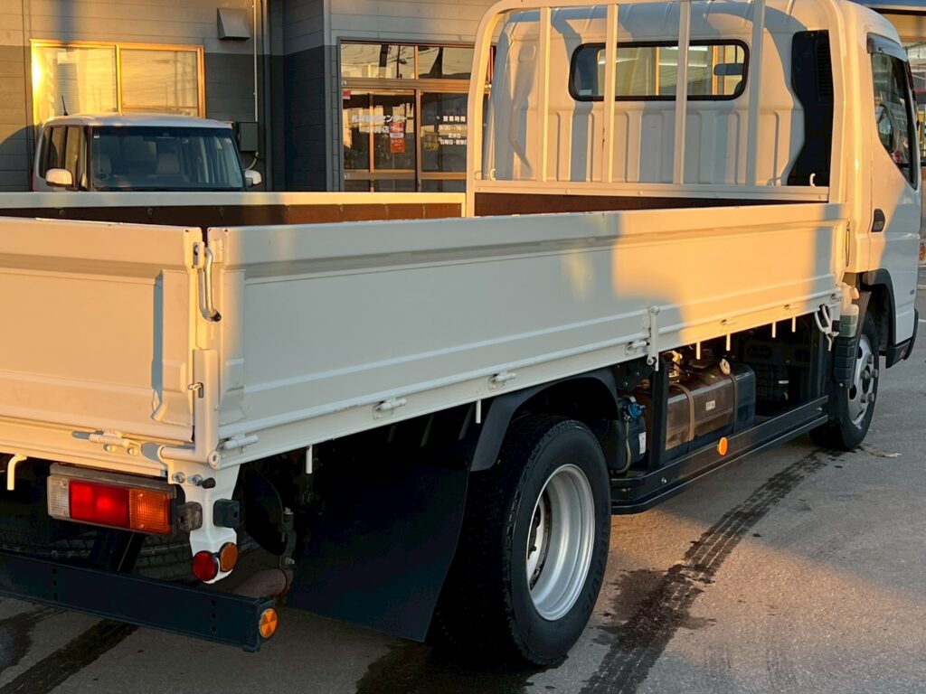 【平成29年式】三菱　キャンター　2t平ボデー　セミワイド　ロング　車検令和9年1月まで！　【お問い合わせは北見店へ～TEL0157-57-7166～】