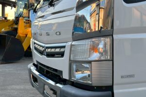 サムネイル: 【平成29年式】三菱　キャンター　2t平ボデー　セミワイド　ロング　車検令和9年1月まで！　【お問い合わせは北見店へ～TEL0157-57-7166～】