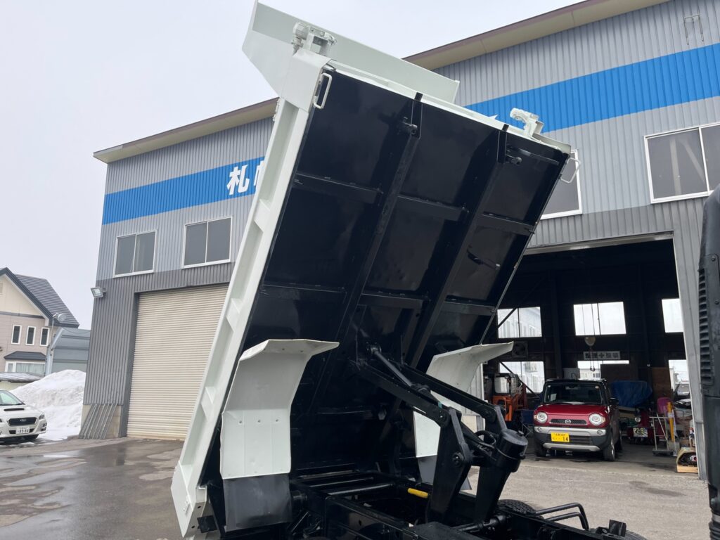 【平成27年式】　いすゞ　フォワード　4tダンプ　Lゲート　電動コボレーン　車検1年付き【お問い合わせは北見店へ～TEL0157-57-7166～】