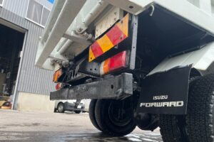 サムネイル: 【平成27年式】　いすゞ　フォワード　4tダンプ　Lゲート　電動コボレーン　車検1年付き【お問い合わせは北見店へ～TEL0157-57-7166～】