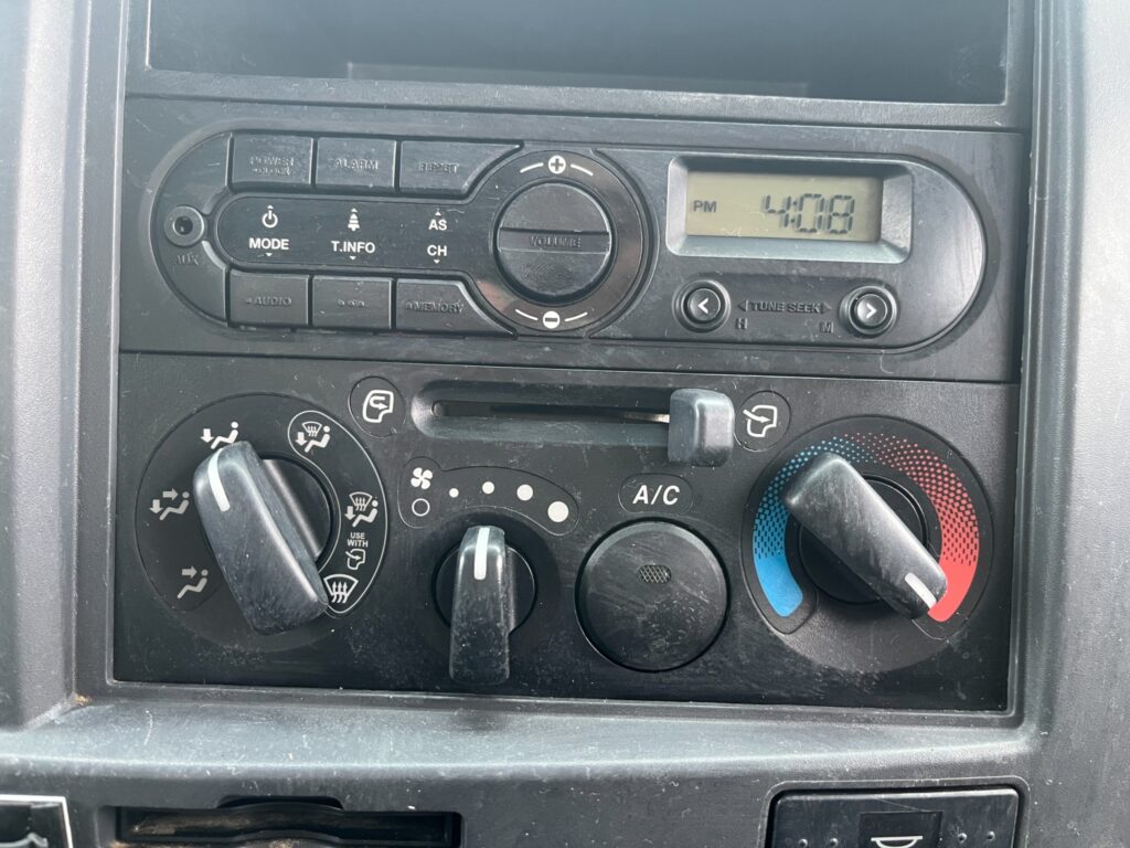 【平成27年式】　いすゞ　フォワード　4tダンプ　Lゲート　電動コボレーン　車検1年付き【お問い合わせは北見店へ～TEL0157-57-7166～】