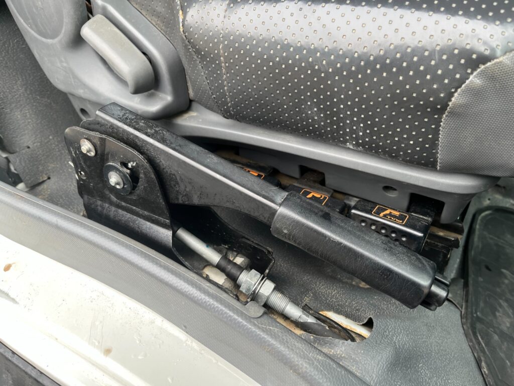 【平成27年式】　いすゞ　フォワード　4tダンプ　Lゲート　電動コボレーン　車検1年付き【お問い合わせは北見店へ～TEL0157-57-7166～】