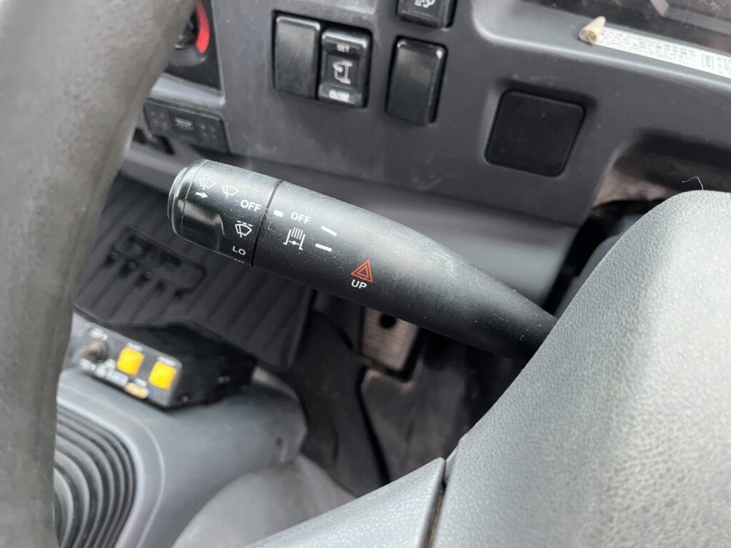 【平成27年式】　いすゞ　フォワード　4tダンプ　Lゲート　電動コボレーン　車検1年付き【お問い合わせは北見店へ～TEL0157-57-7166～】