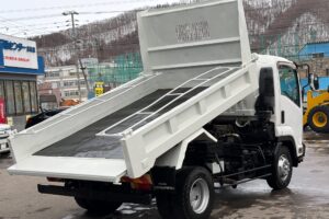 サムネイル: 【平成27年式】　いすゞ　フォワード　4tダンプ　Lゲート　電動コボレーン　車検1年付き【お問い合わせは北見店へ～TEL0157-57-7166～】