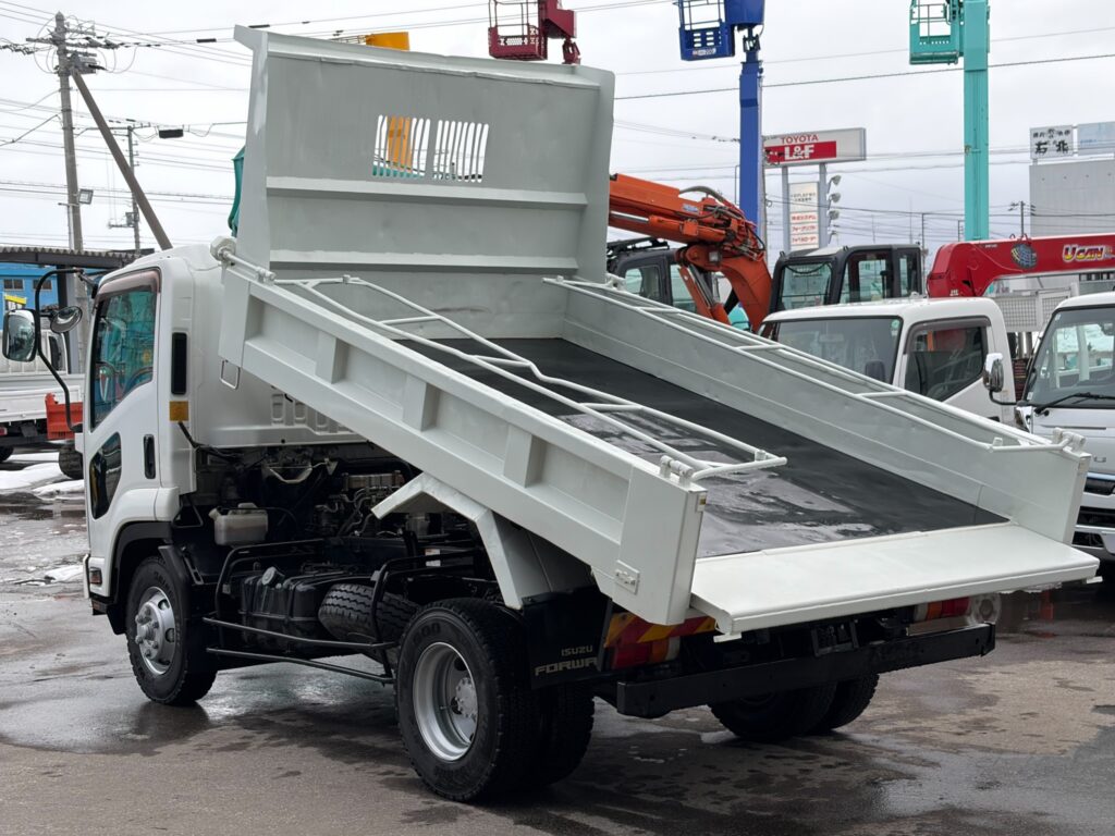 【平成27年式】　いすゞ　フォワード　4tダンプ　Lゲート　電動コボレーン　車検1年付き【お問い合わせは北見店へ～TEL0157-57-7166～】