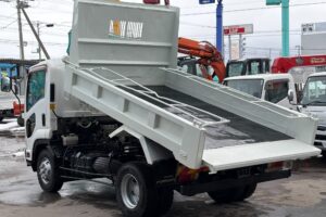 サムネイル: 【平成27年式】　いすゞ　フォワード　4tダンプ　Lゲート　電動コボレーン　車検1年付き【お問い合わせは北見店へ～TEL0157-57-7166～】