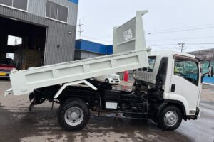 サムネイル: 【平成27年式】　いすゞ　フォワード　4tダンプ　Lゲート　電動コボレーン　車検1年付き【お問い合わせは北見店へ～TEL0157-57-7166～】