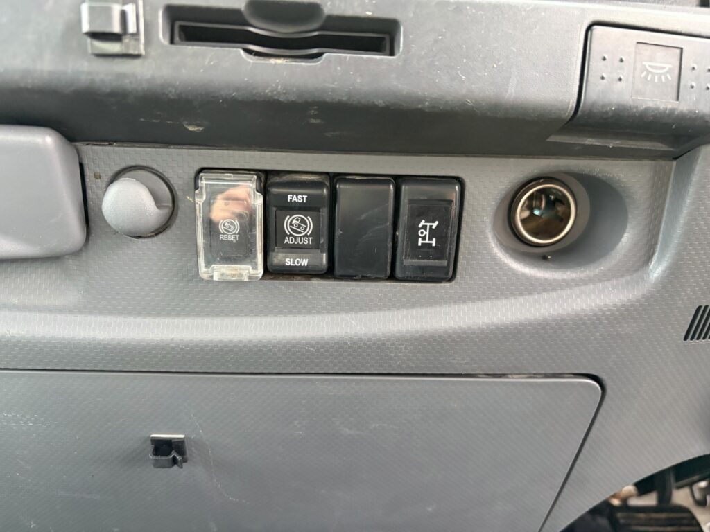 【平成27年式】　いすゞ　フォワード　4tダンプ　Lゲート　電動コボレーン　車検1年付き【お問い合わせは北見店へ～TEL0157-57-7166～】