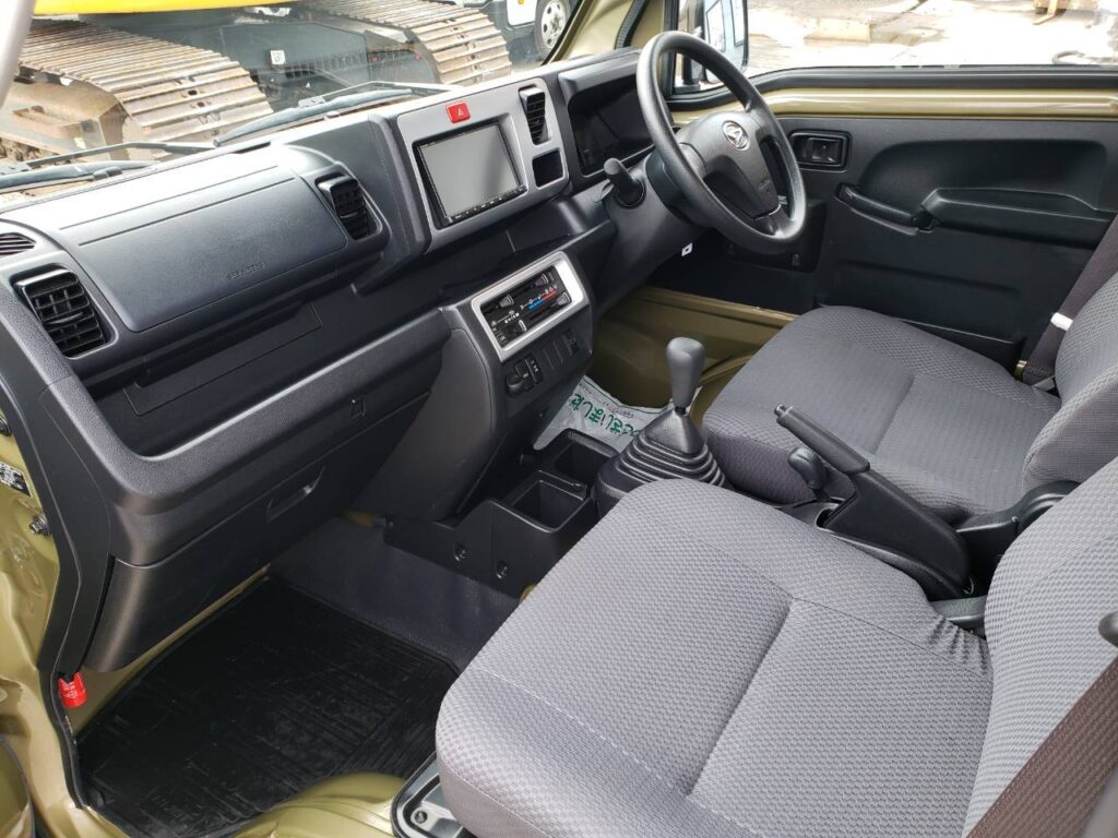 令和3年　ダイハツ　ハイゼット軽トラックジャンボ　4WD・デフロック（車検令和9年10月）