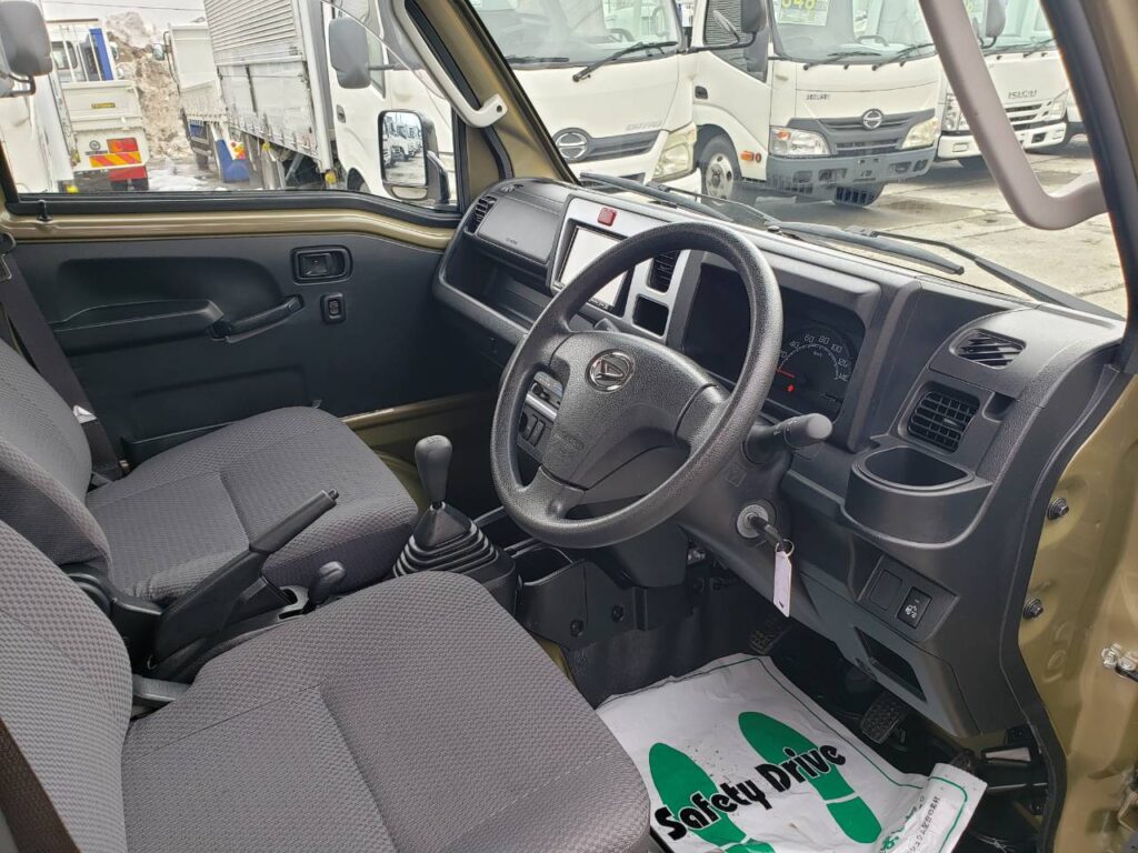 令和3年　ダイハツ　ハイゼット軽トラックジャンボ　4WD・デフロック（車検令和9年10月）