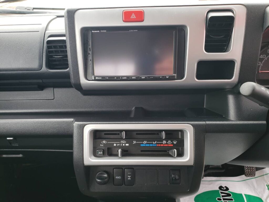 令和3年　ダイハツ　ハイゼット軽トラックジャンボ　4WD・デフロック（車検令和9年10月）