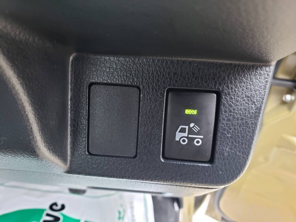 令和3年　ダイハツ　ハイゼット軽トラックジャンボ　4WD・デフロック（車検令和9年10月）