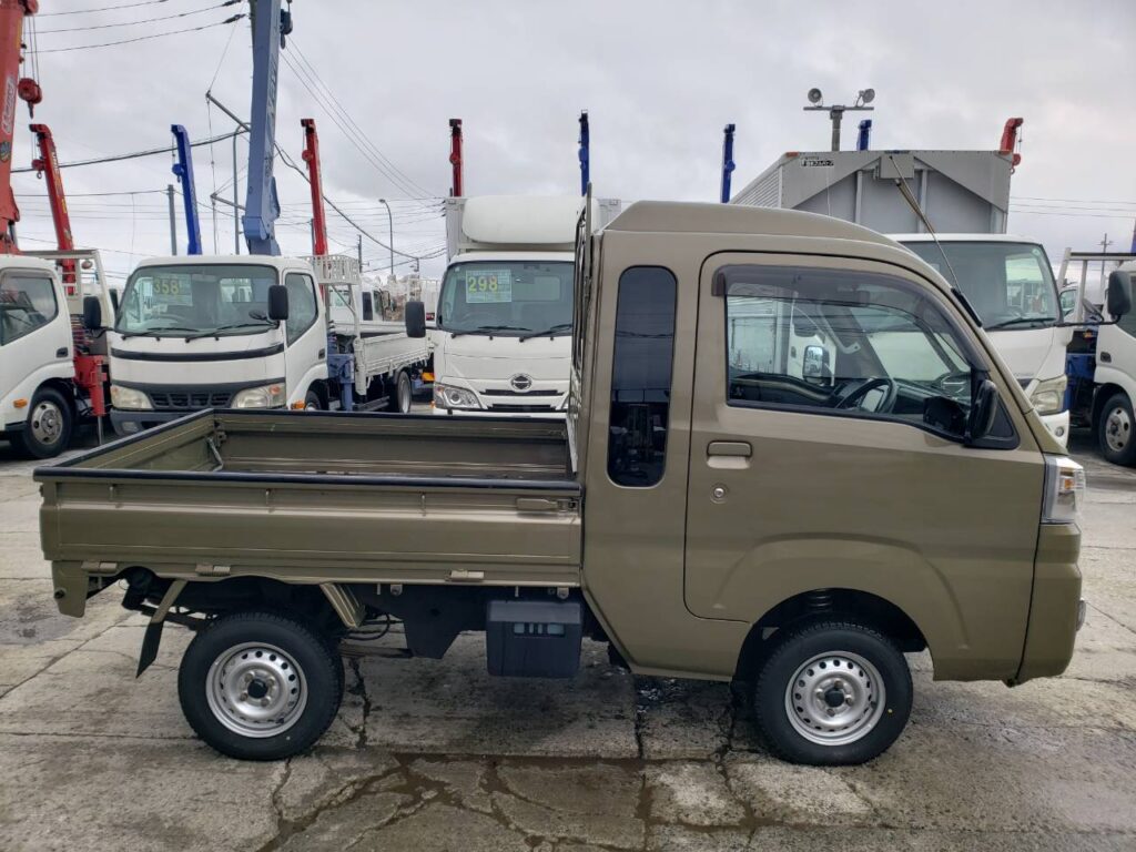 令和3年　ダイハツ　ハイゼット軽トラックジャンボ　4WD・デフロック（車検令和9年10月）