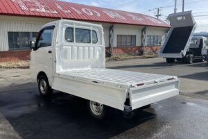 サムネイル: 平成29年　ハイゼット軽トラスタンダード4WD　オートマ　車検2年付