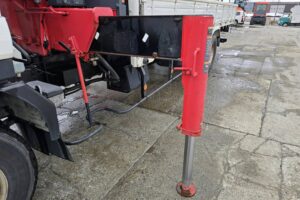 サムネイル: 平成27年　いすゞ　フォワード　４トン４段クレーンロング　フックイン・ラジコン付（車検令和８年11月）