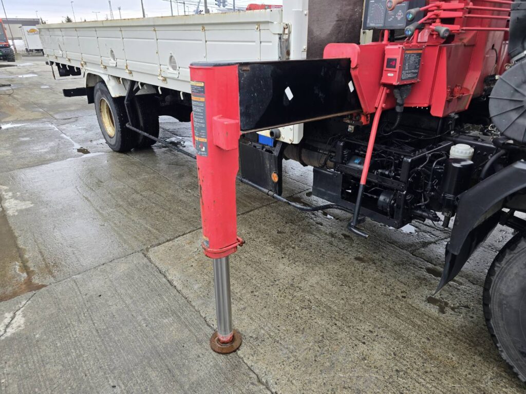 平成27年　いすゞ　フォワード　４トン４段クレーンロング　フックイン・ラジコン付（車検令和８年11月）