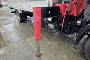 サムネイル: 平成27年　いすゞ　フォワード　４トン４段クレーンロング　フックイン・ラジコン付（車検令和８年11月）