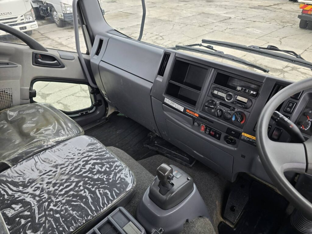 平成27年　いすゞ　フォワード　４トン４段クレーンロング　フックイン・ラジコン付（車検令和８年11月）