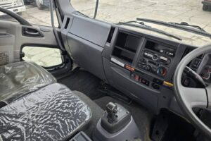 サムネイル: 平成27年　いすゞ　フォワード　４トン４段クレーンロング　フックイン・ラジコン付（車検令和８年11月）