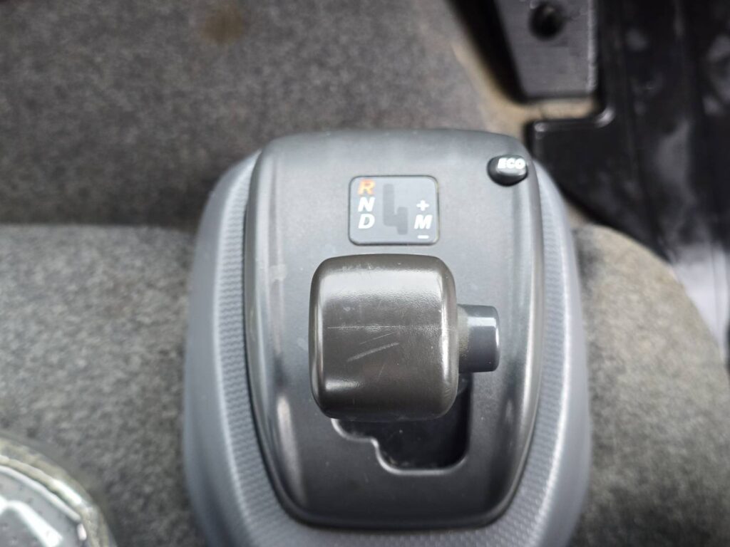 平成27年　いすゞ　フォワード　４トン４段クレーンロング　フックイン・ラジコン付（車検令和８年11月）