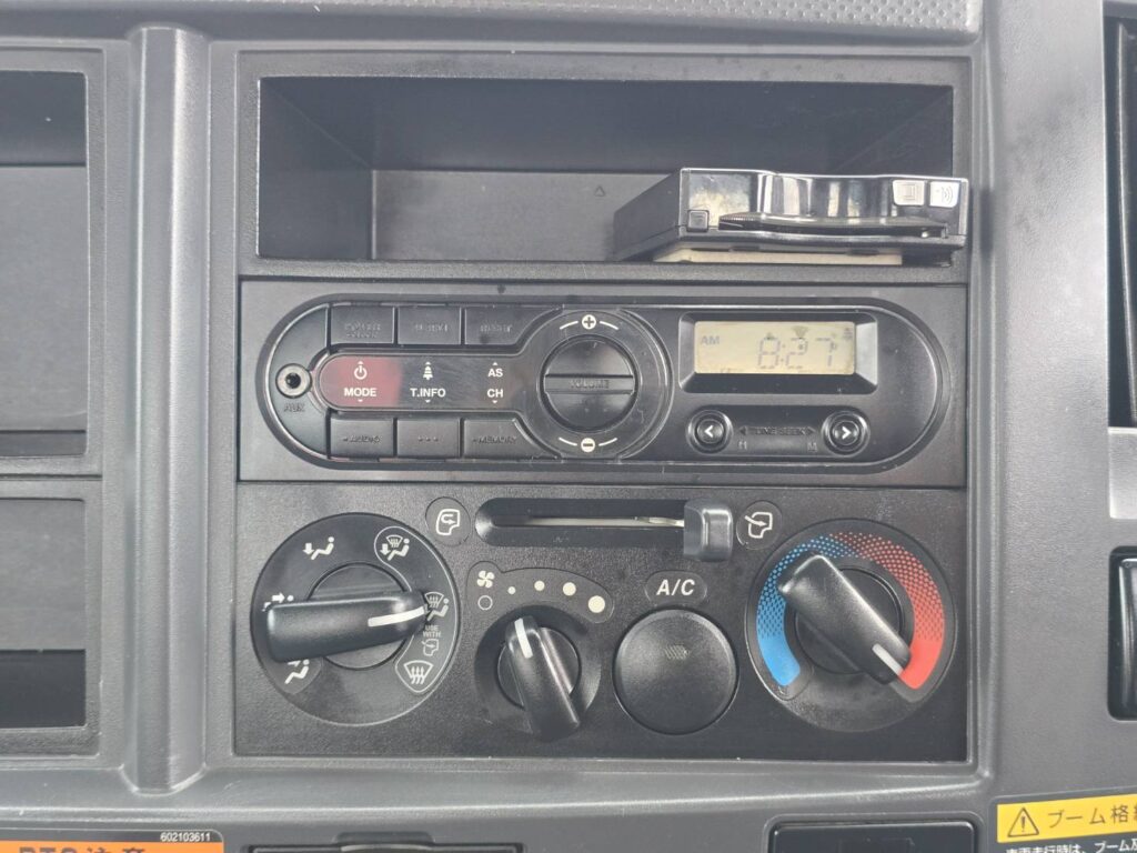 平成27年　いすゞ　フォワード　４トン４段クレーンロング　フックイン・ラジコン付（車検令和８年11月）