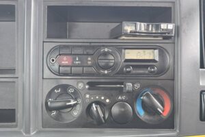 サムネイル: 平成27年　いすゞ　フォワード　４トン４段クレーンロング　フックイン・ラジコン付（車検令和８年11月）