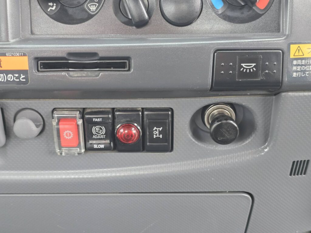 平成27年　いすゞ　フォワード　４トン４段クレーンロング　フックイン・ラジコン付（車検令和８年11月）