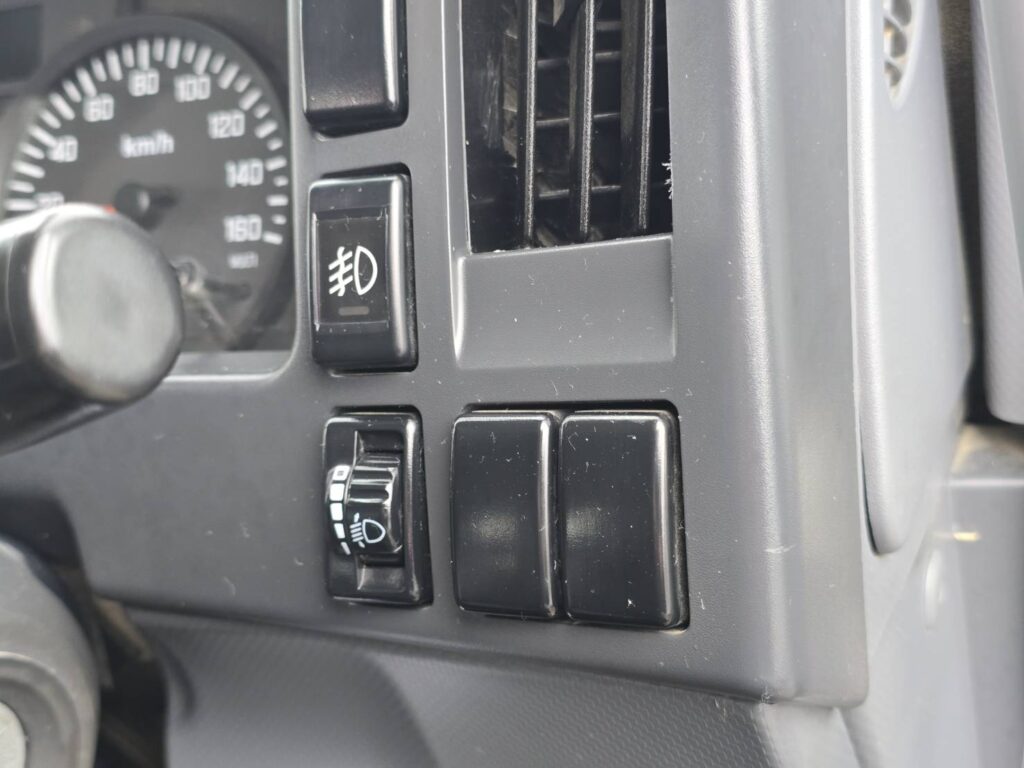 平成27年　いすゞ　フォワード　４トン４段クレーンロング　フックイン・ラジコン付（車検令和８年11月）